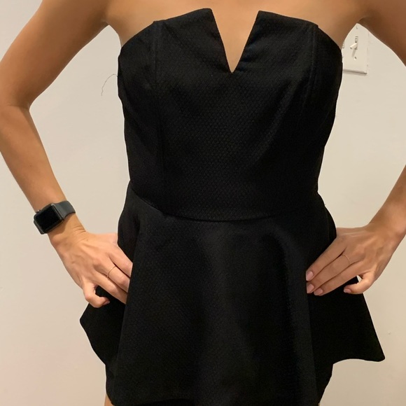 Exquisite Nordstrom romper with a v cut top! Sz xs - Picture 3 of 4